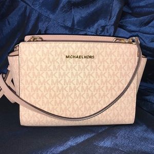 Michael Kors medium messenger bag